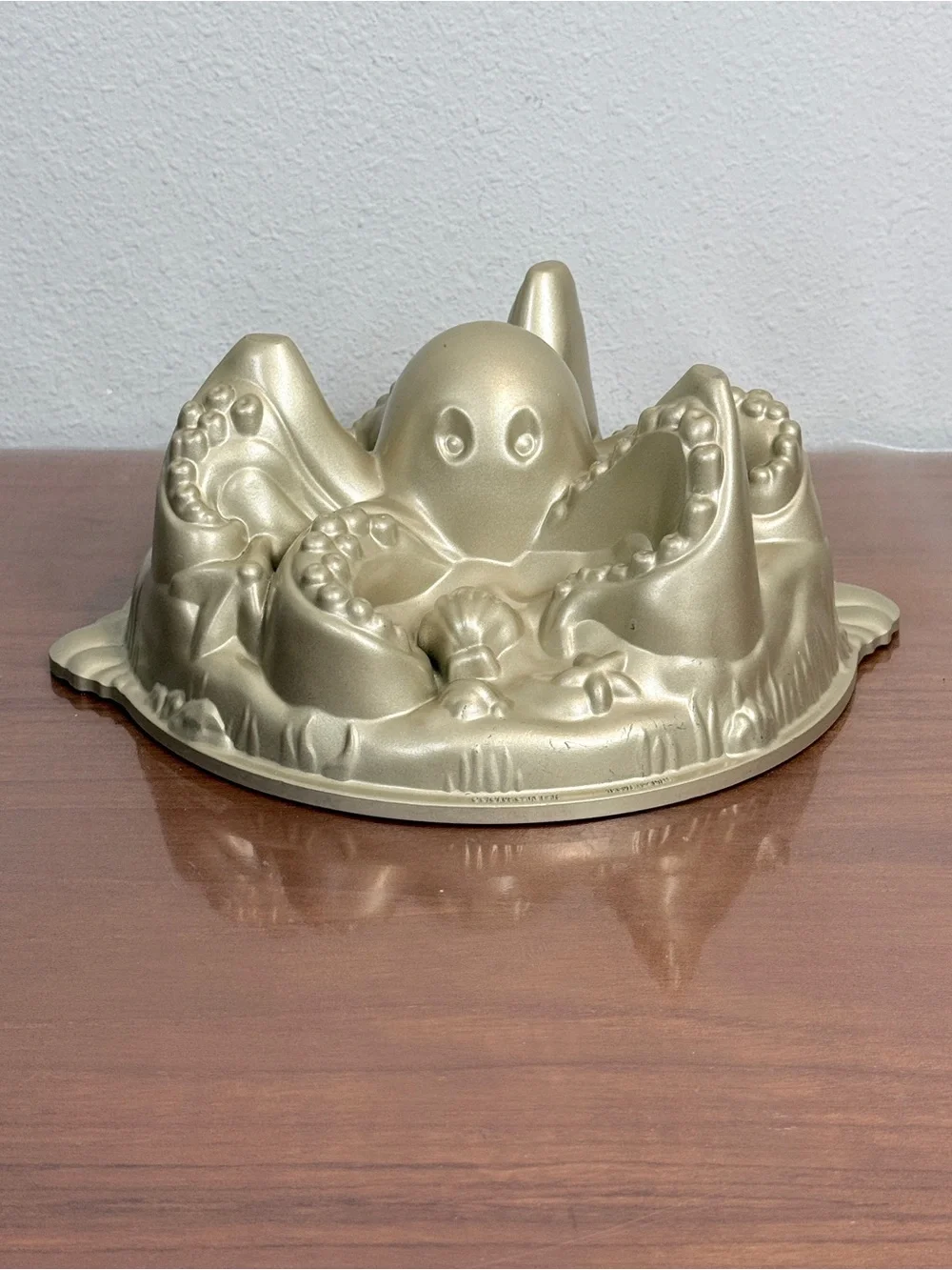 Nordic Ware Gold Cast Aluminum Octopus Bundt Cake Pan 10 cup